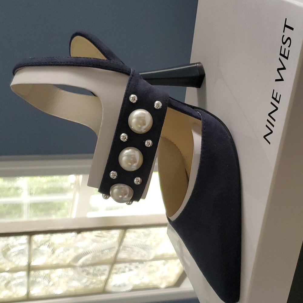 Nine West Navy and Pearl Dress Heels